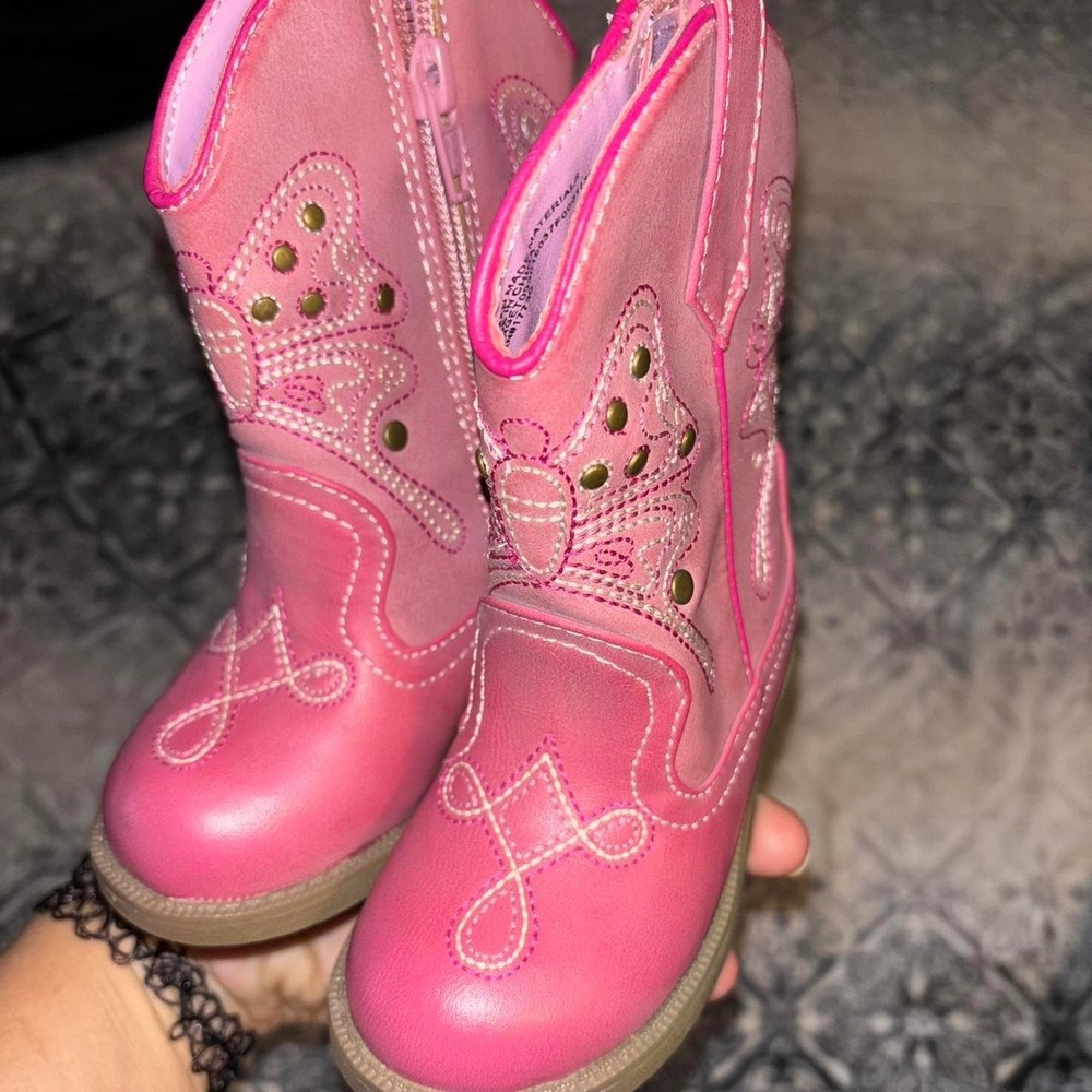 Cherokee Deloria pink embroidered cowgirl western style boots